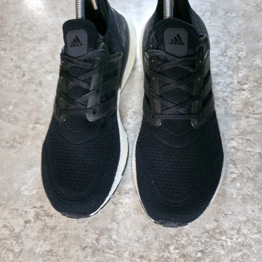 Adidas UltraBoost 21 Womens 9 Black White Walking Running Shoes *Barely Worn.